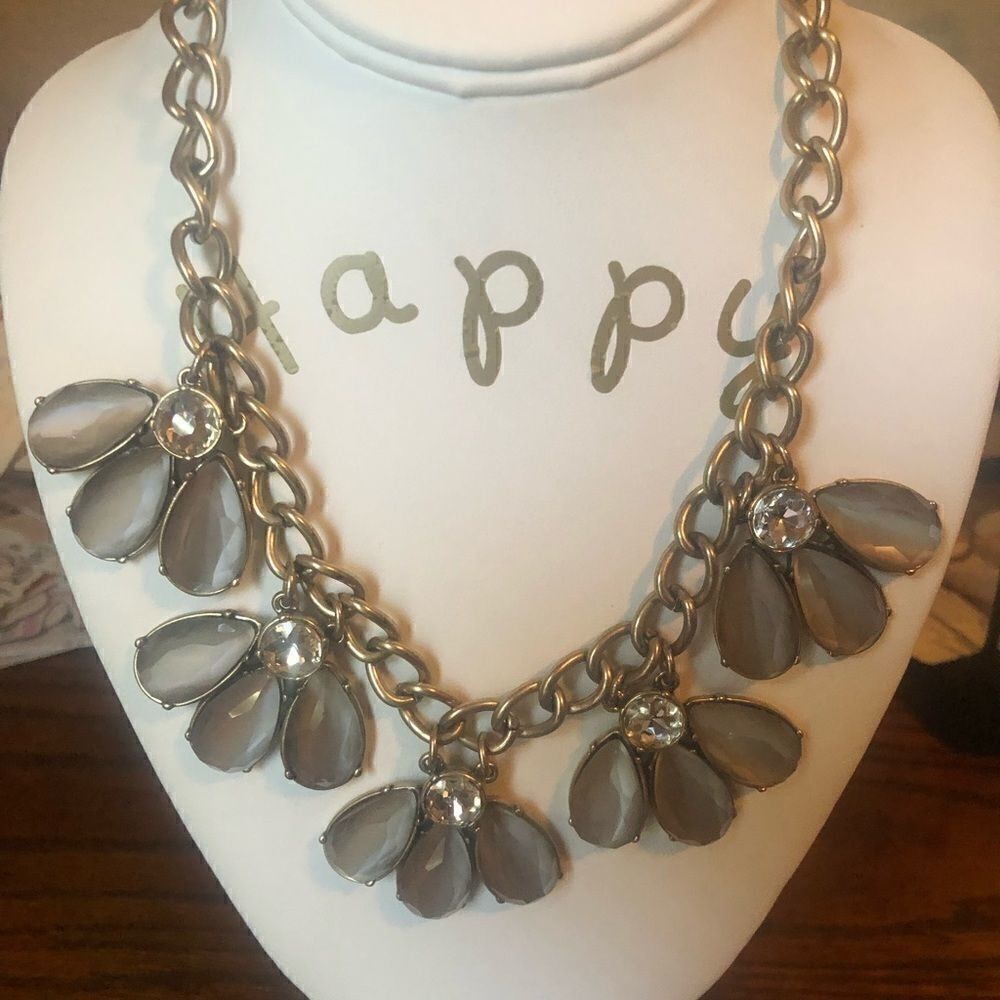 ChunkyâNecklaceâFlowersâELIZABETHÂ REIGNSâneverâusedâstunning